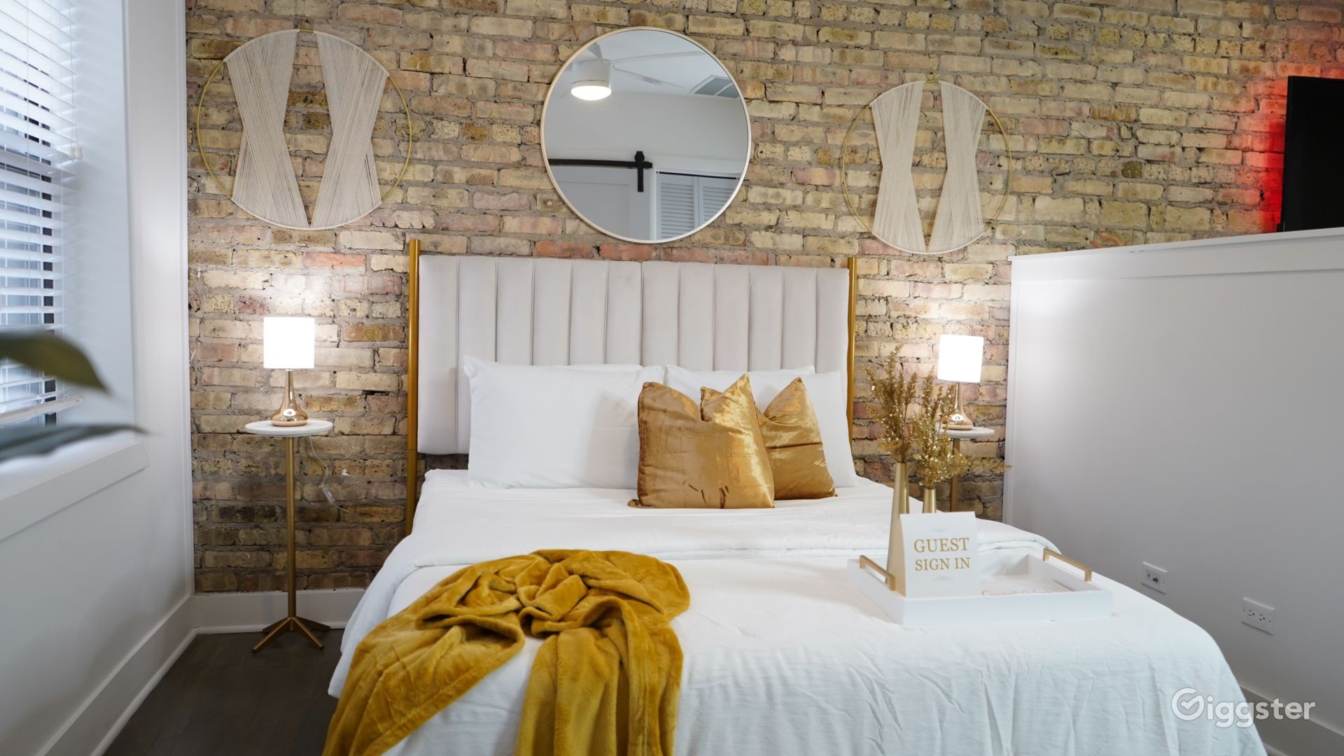 Exclusive Gold Room Studio Rent this location on Giggster