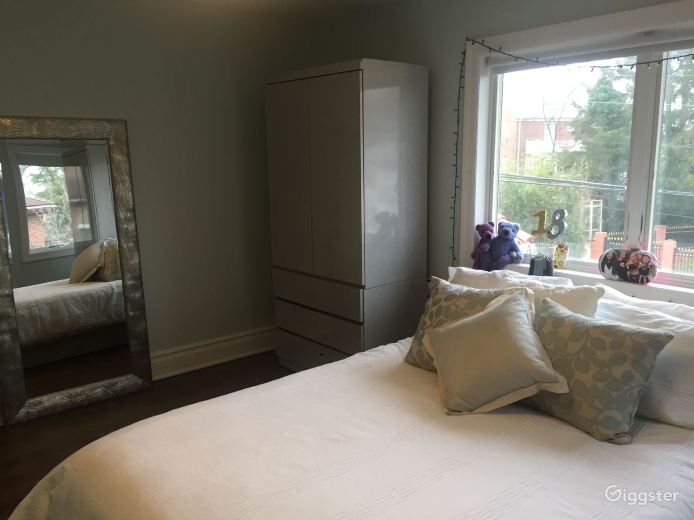 Little Neck Hills Home Rent this location on Giggster