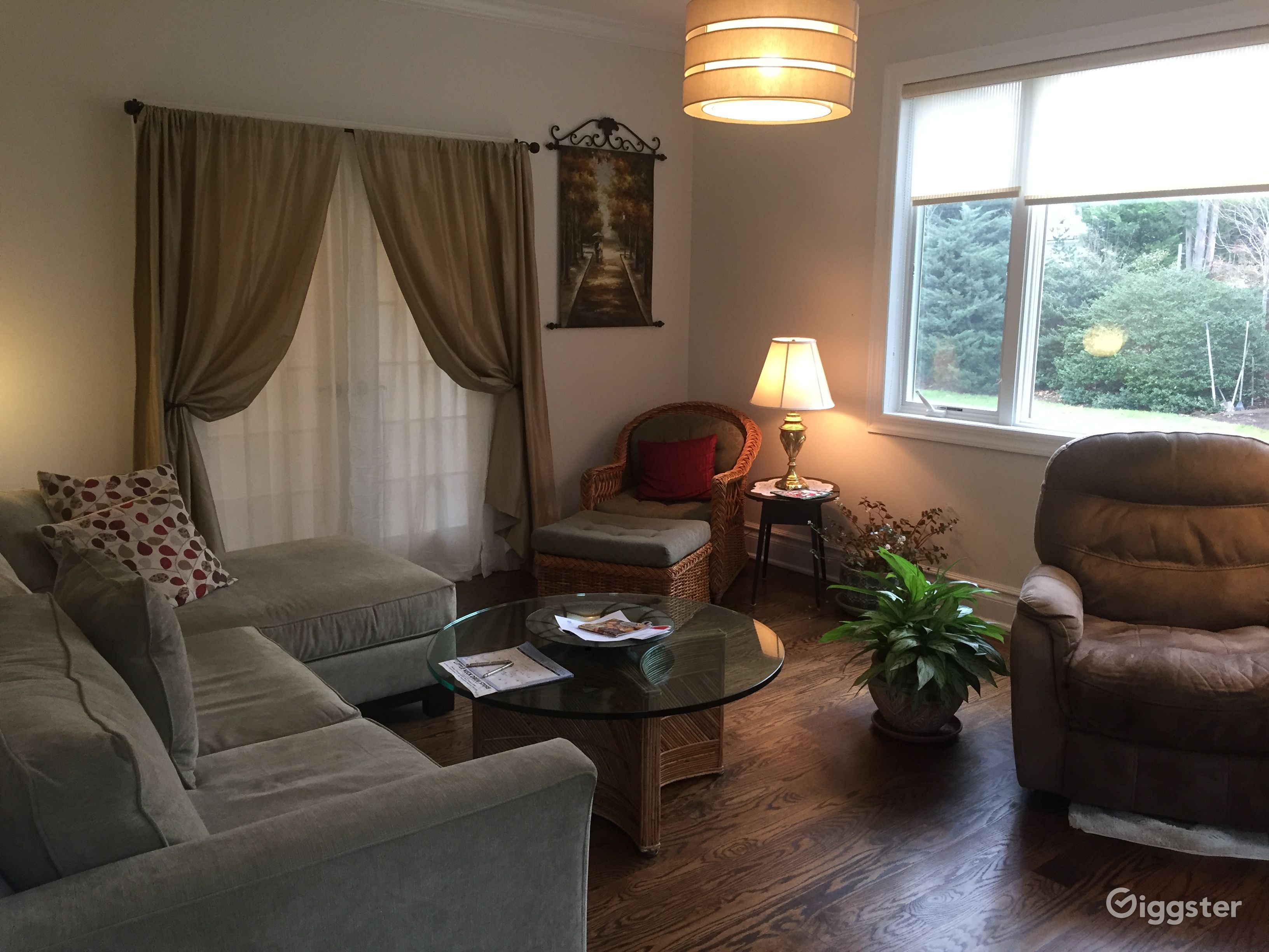 Little Neck Hills Home Rent this location on Giggster