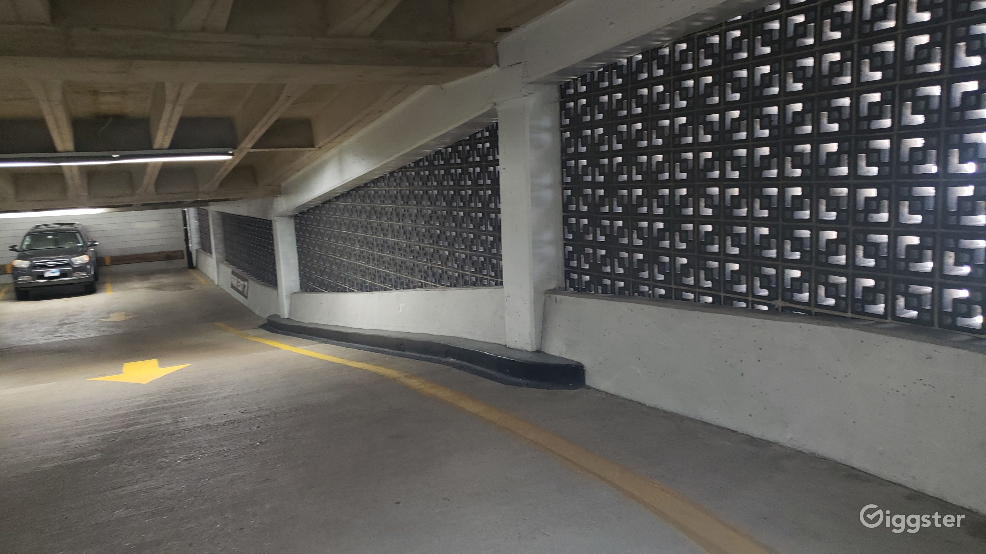 Downtown Houston parking garage with city views | Rent this location on