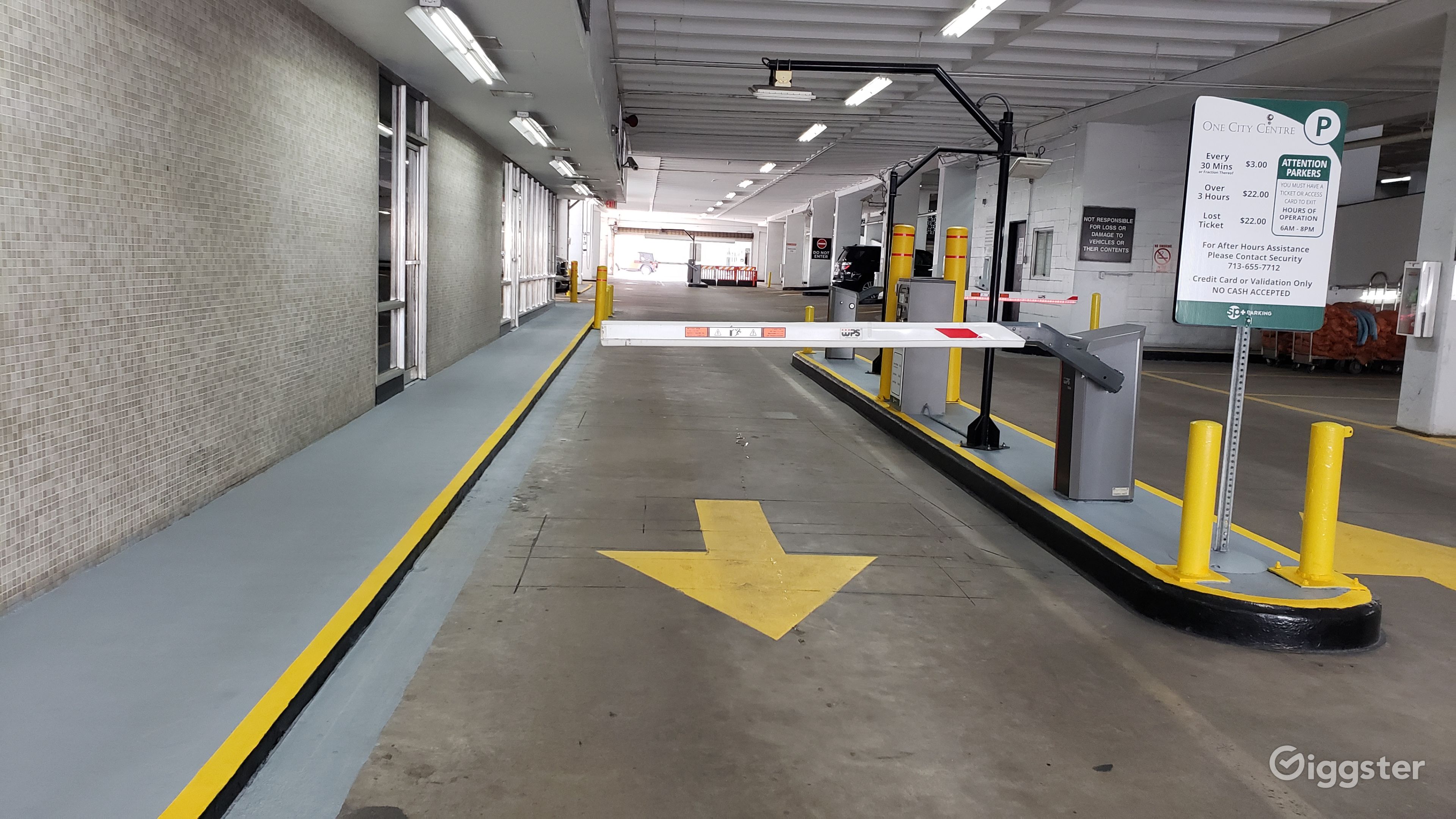 Downtown Houston parking garage with city views | Rent this location on