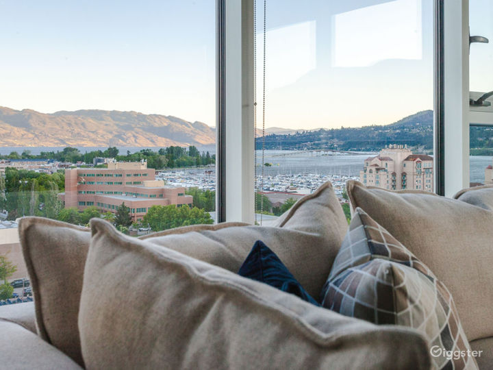 2 BR Lakeside Chic | Lakeview and DT view Photo 2