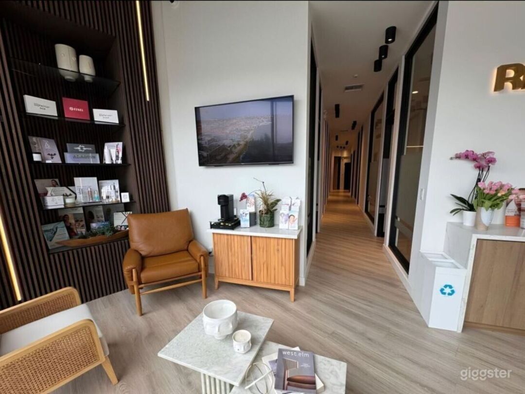 Elegant Hospital Lobby Photo 4