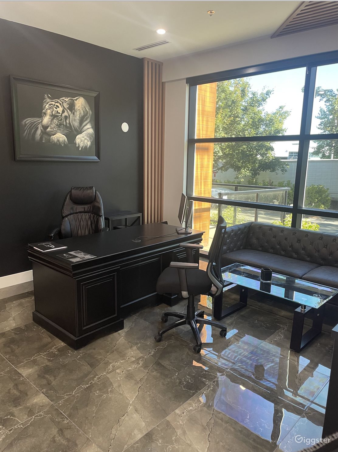 Luxury Office Space Rent this location on Giggster