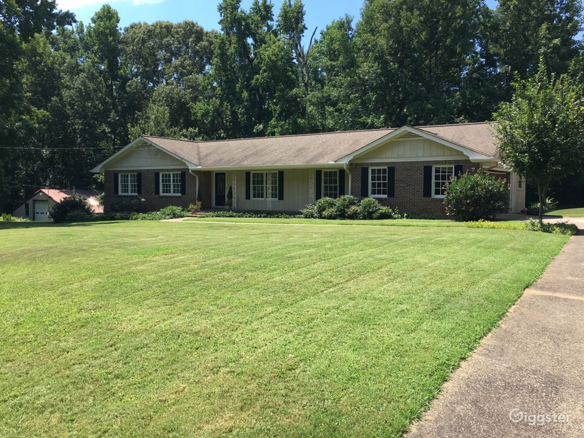 Ranch on 2 1/2 Acres Rent this location on Giggster