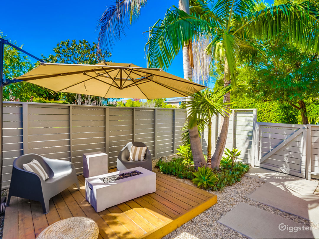 Chic home with great outdoor space  Photo 1