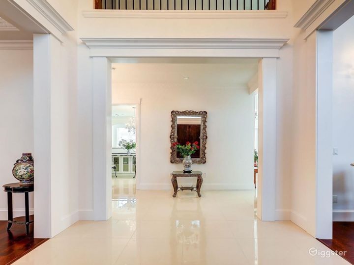 Stunning White Mansion Photo 5