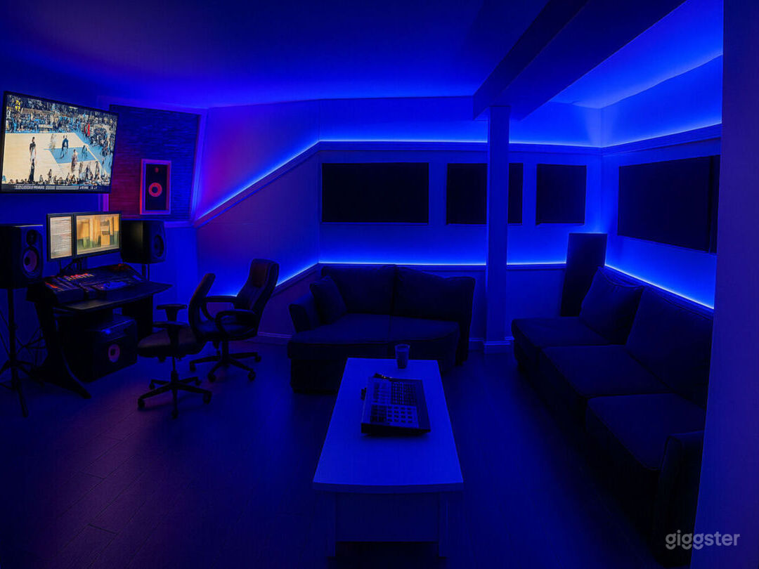 Walk In Space Studio Rent Futuristic Recording Studio in Queens, NY | Spaceship Theme