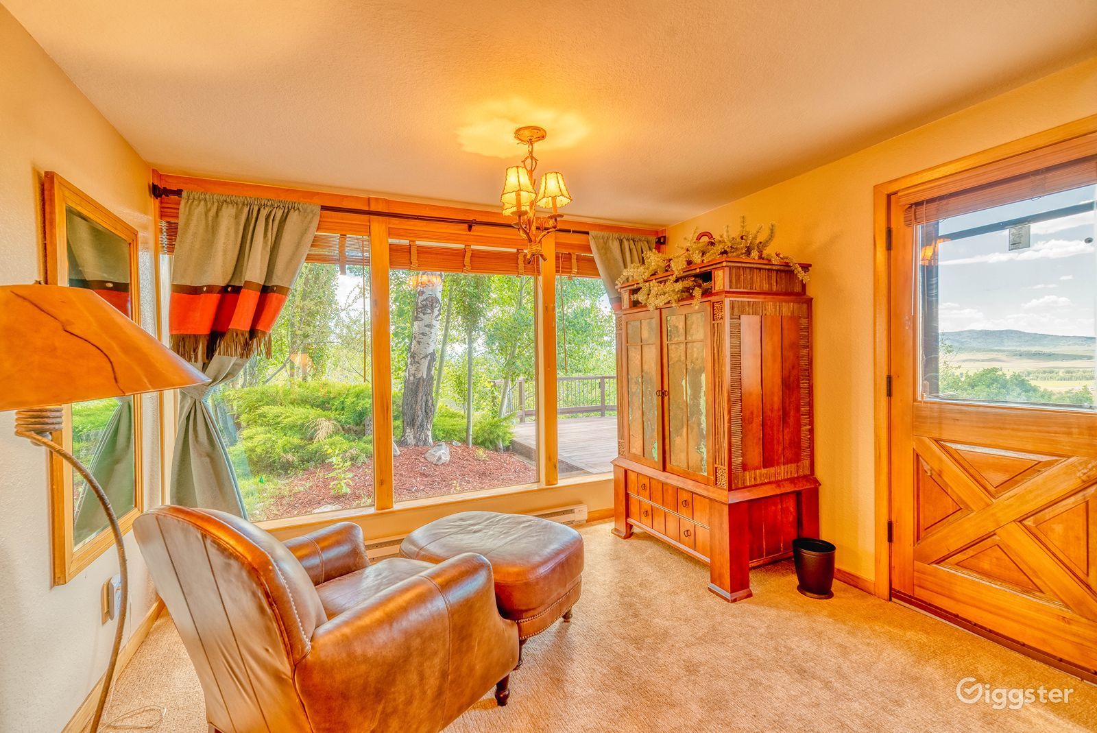 Large Ranch Home with Stunning Views Rent this location on Giggster