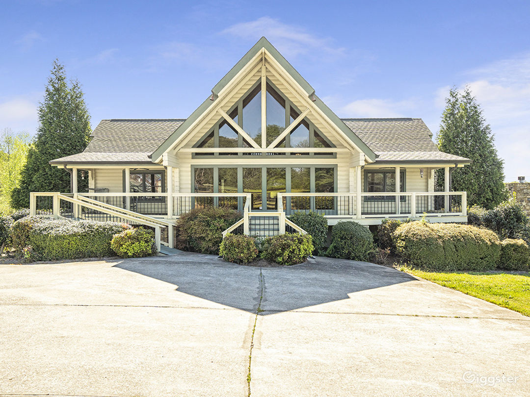 The Jefferson Cabin Rent this location on Giggster