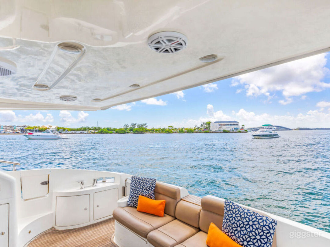 Compact yet Spacious 55&#x27; Azimut  Photo 3
