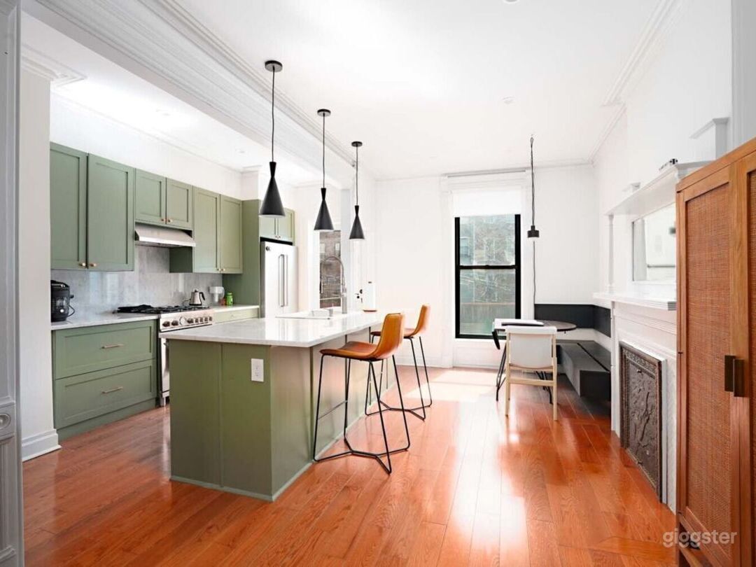 Renovated Parlor Brownstone Floor Photo 4