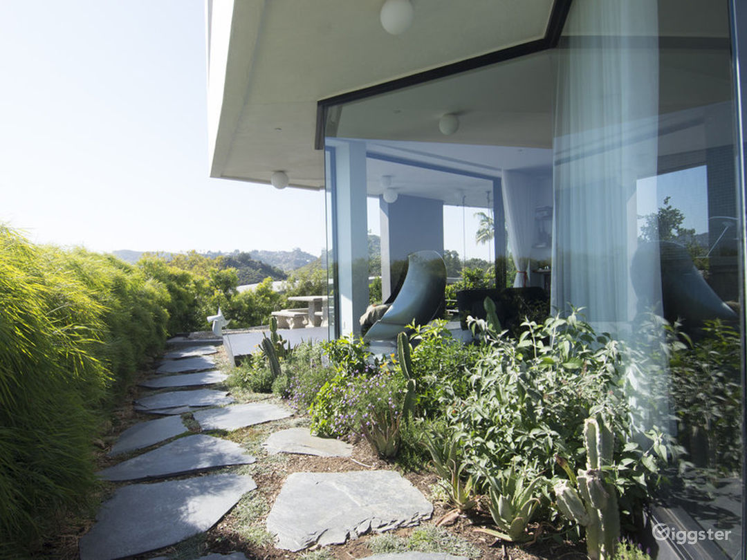 Summit House: Modern Hilltop Estate w Pool &amp; Views Photo 2
