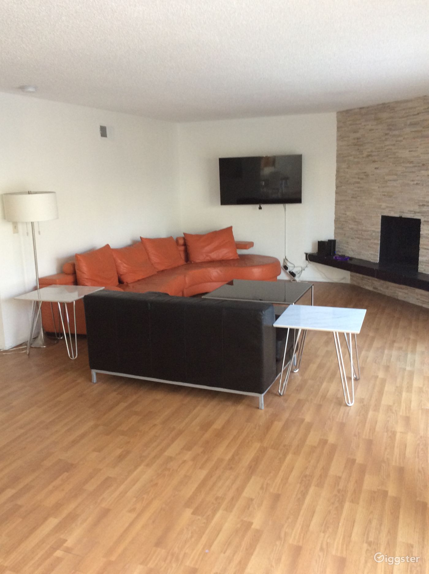 Large 5 bedroom/3 bath home close to Universal | Rent this location on