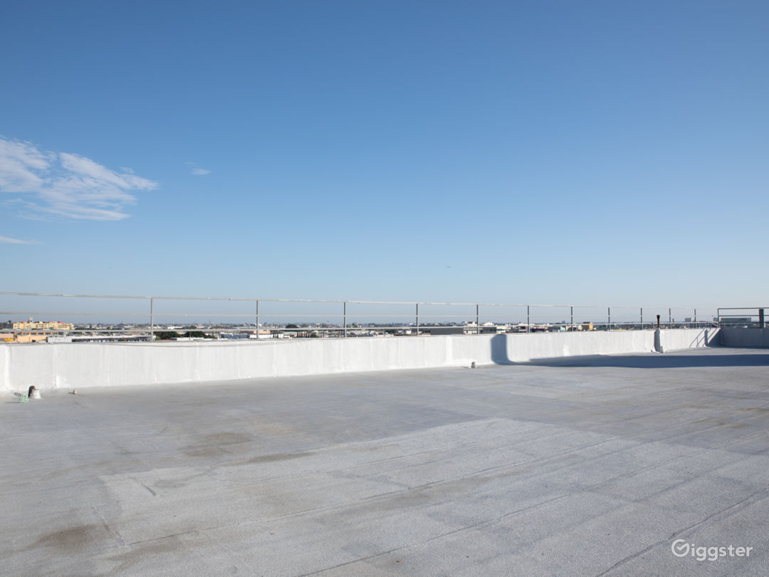Panoramic DTLA Skyline w/ Unique Views | Rooftop B Photo 4