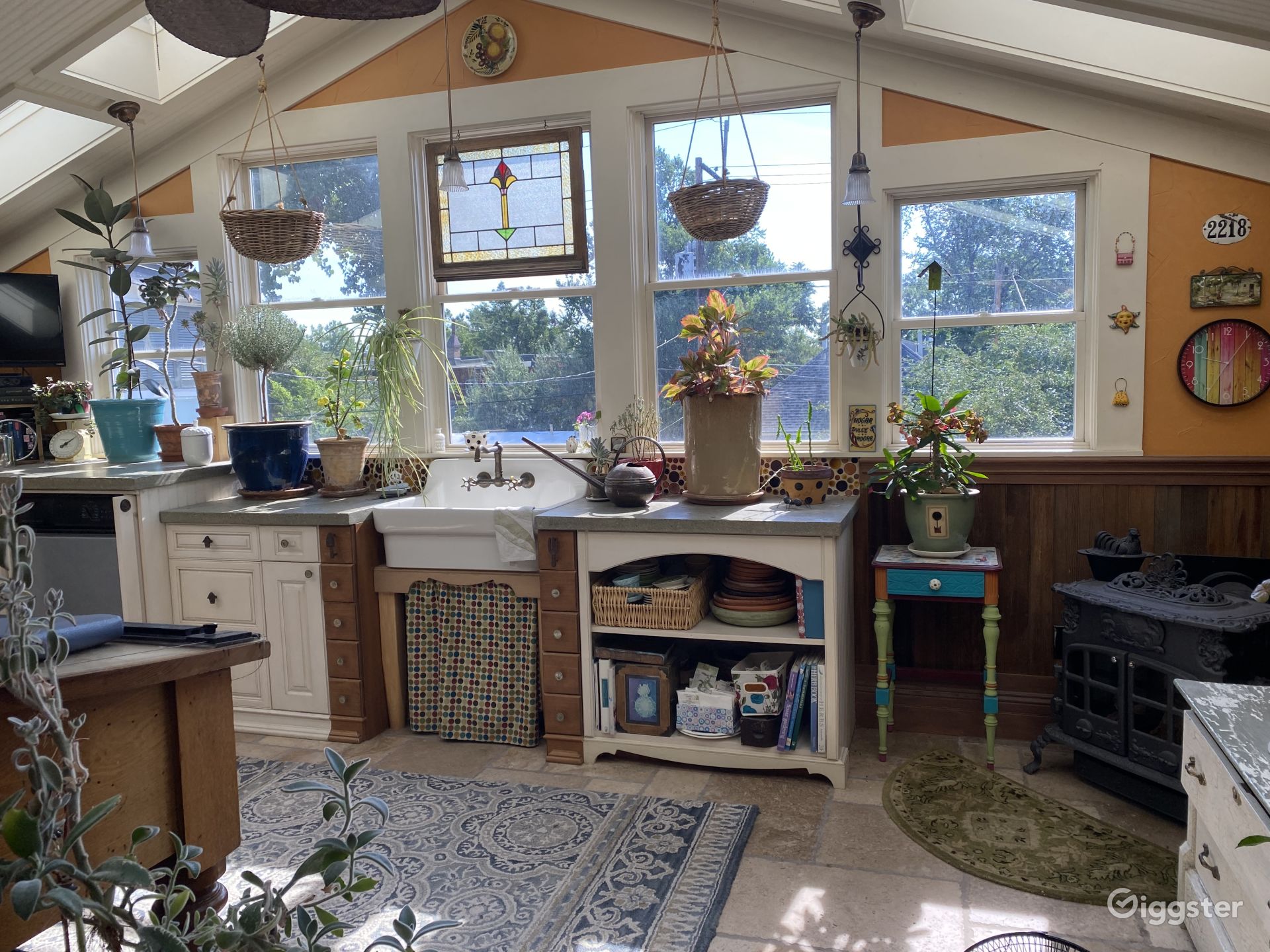 Eclectic and homey four square Rent this location on Giggster