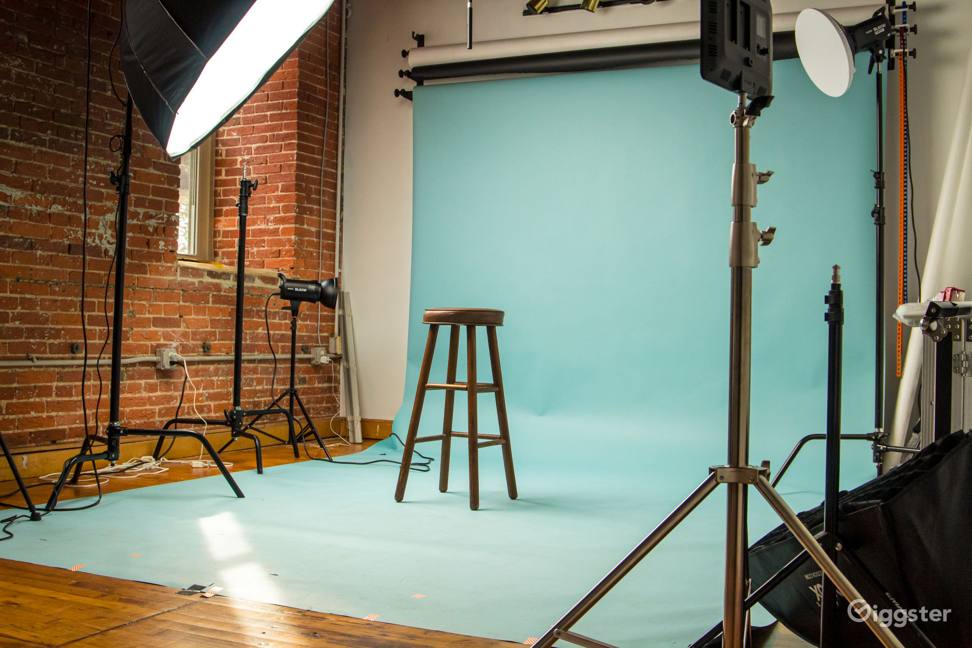 Beautiful Contemporary Film/Photo Studio Rent this location on Giggster