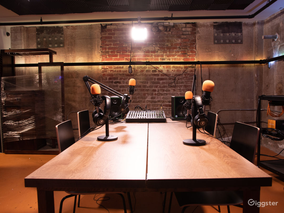 Podcast Studio (Includes Equipment) Rent this location on Giggster
