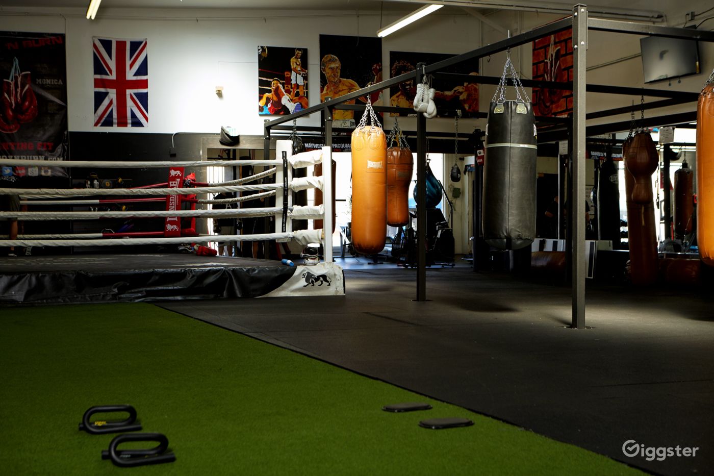 Clean & Bright Authentic Boxing Gym Rent this location on Giggster