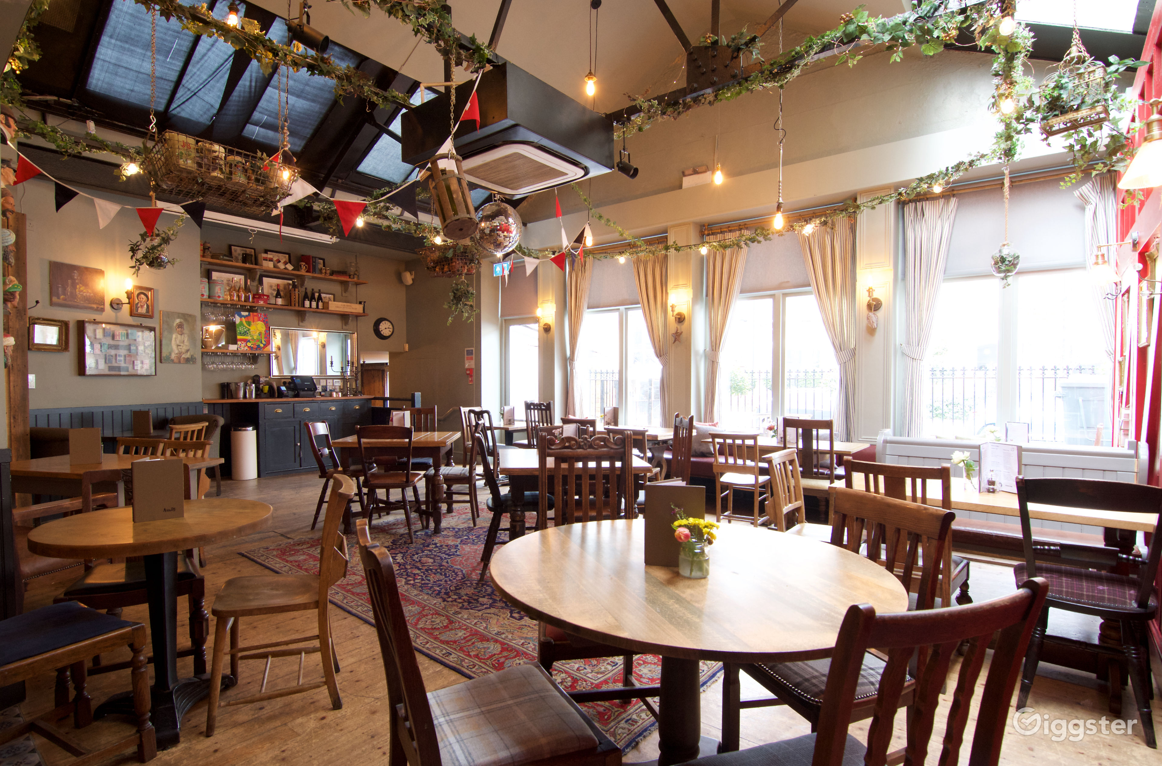 Pub with stunning views of Wandsworth Common Rent this