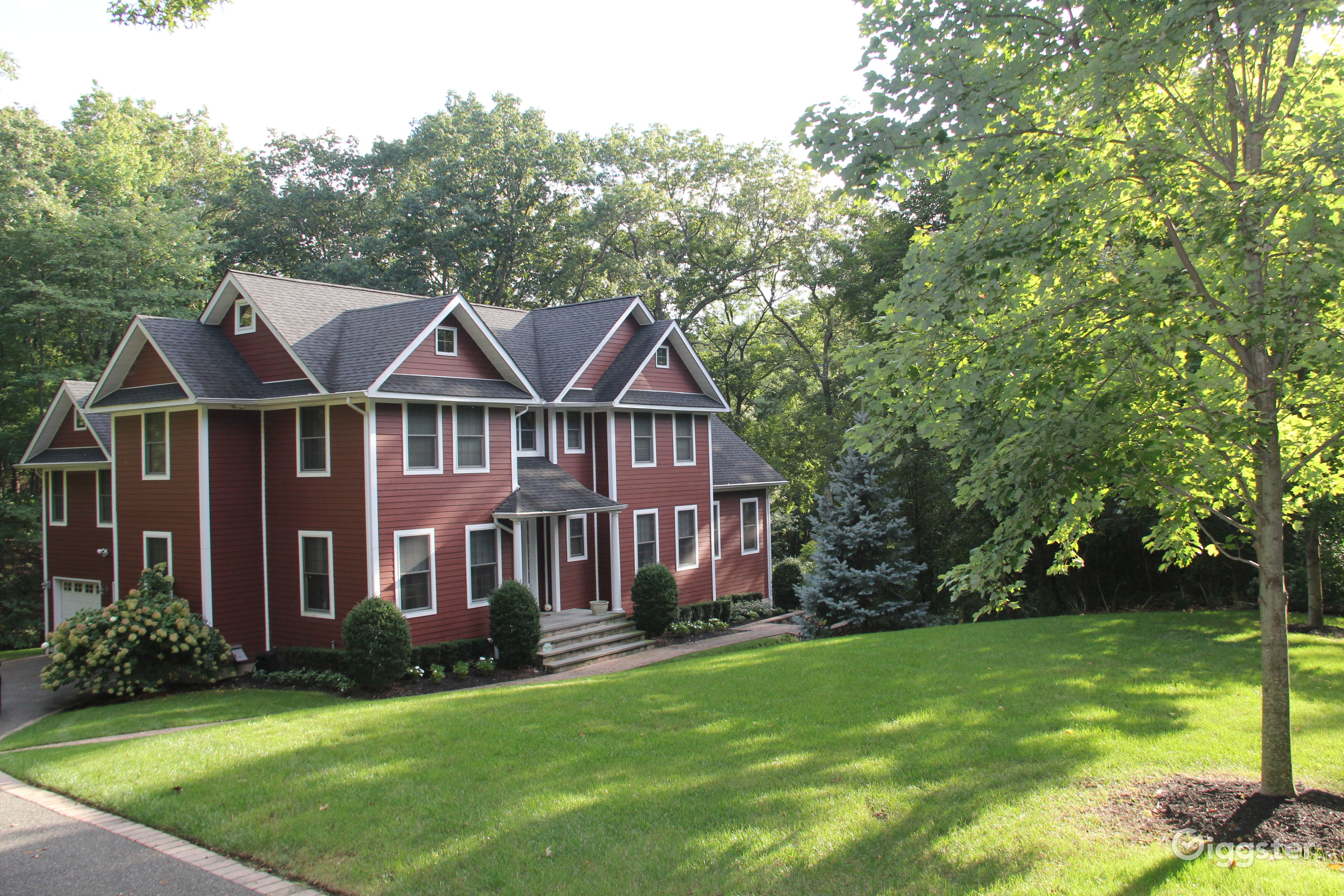 Long Island North Shore Colonial on Private Wooded Rent this location