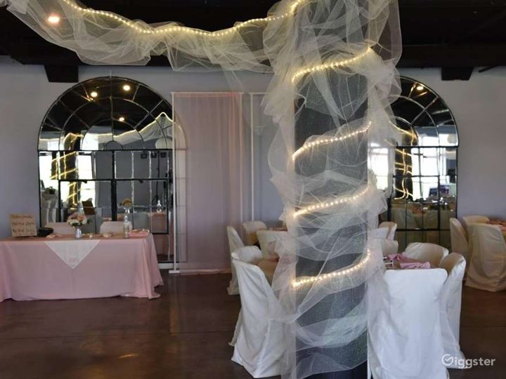 Magnificent venue in Louisville with three large mirrors & access to