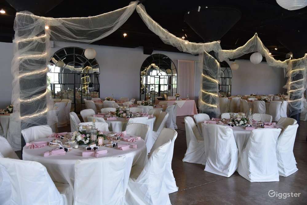 Magnificent venue in Louisville with three large mirrors & access to