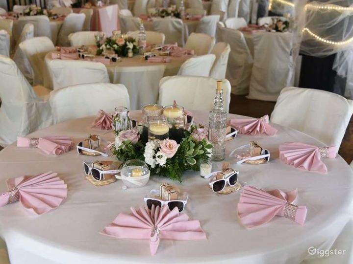 Magnificent venue in Louisville with three large mirrors & access to