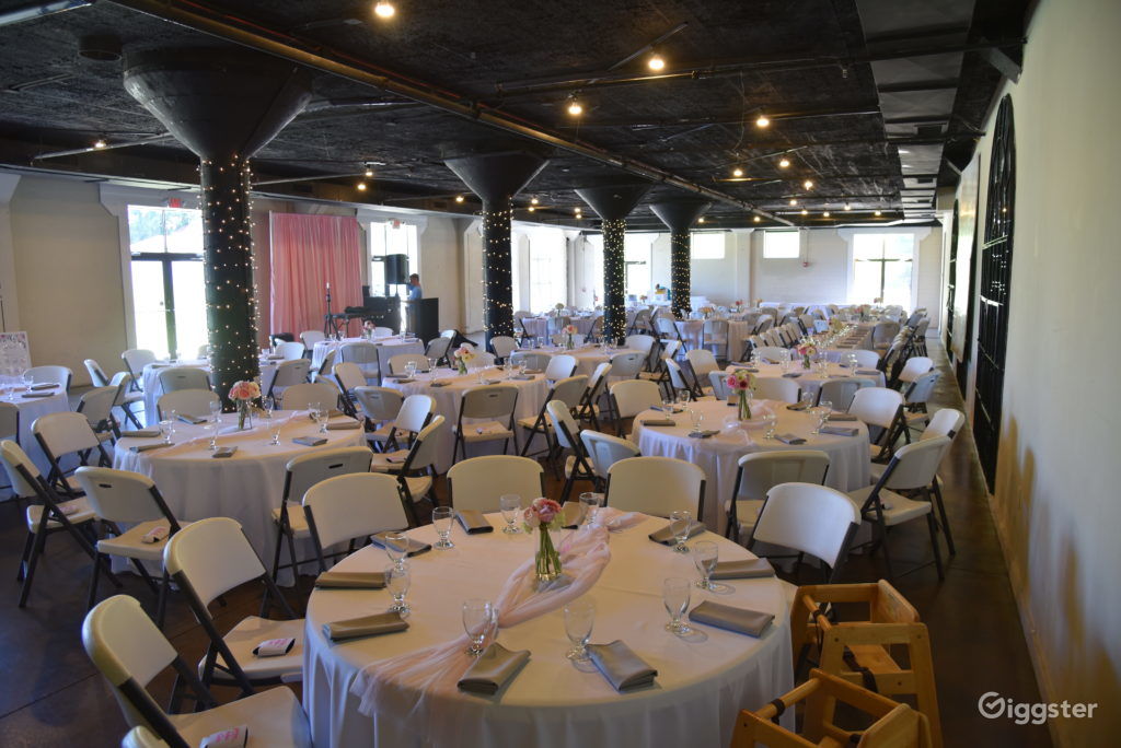 Magnificent venue in Louisville with three large mirrors & access to