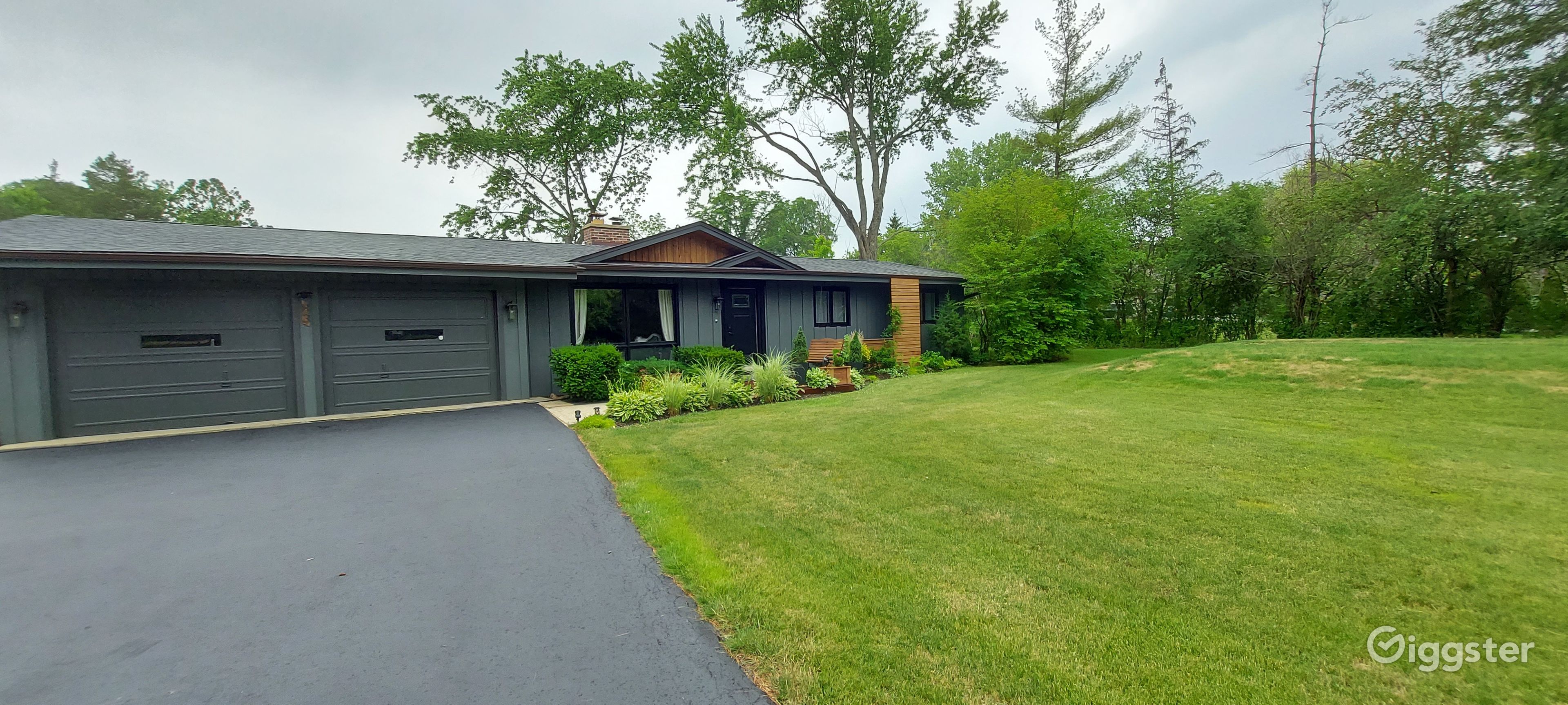 Midcentury ranch on the pond,Barrington Il Rent this location on