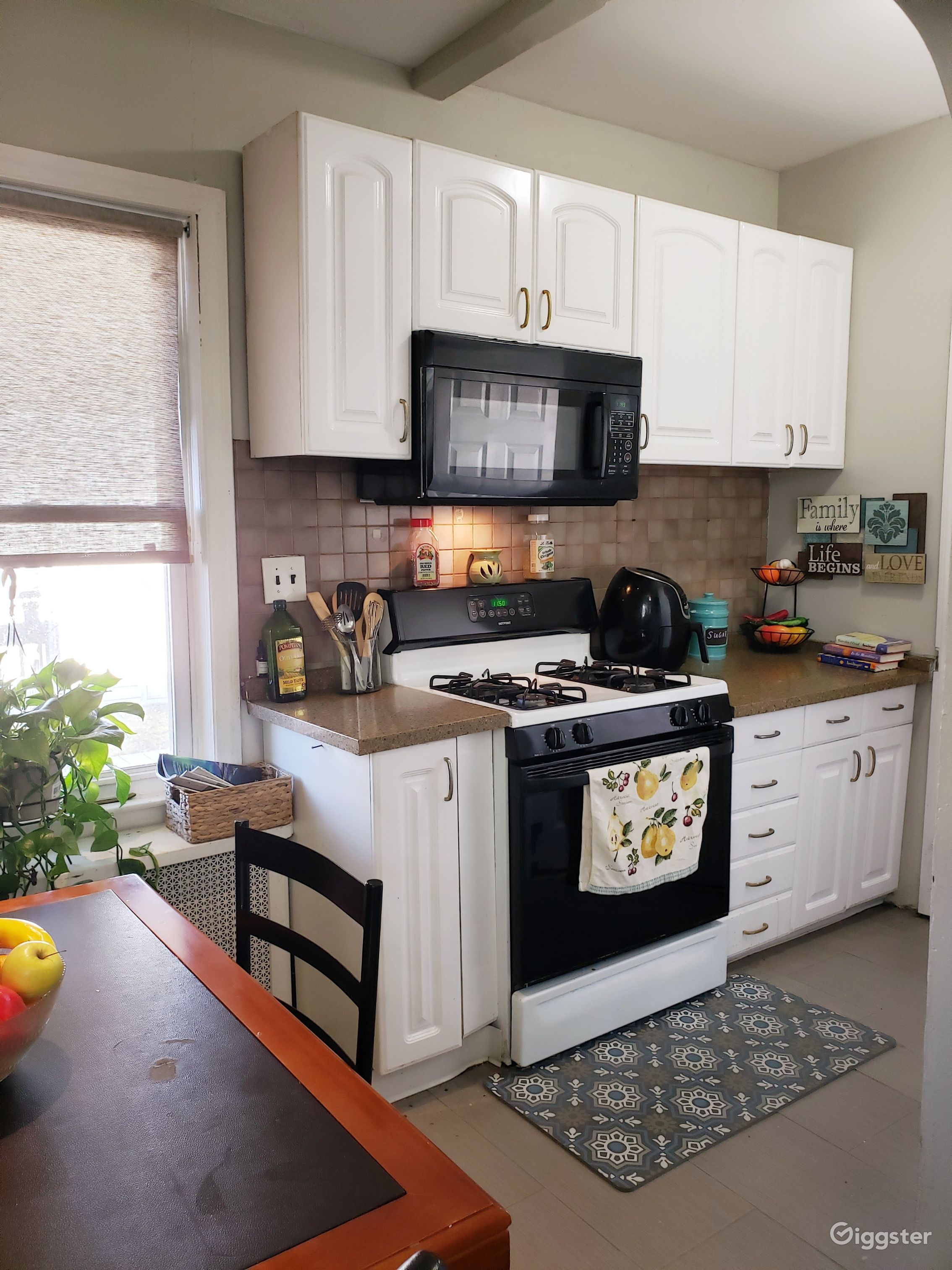 Contemporary Bright Sweet Home Rent this location on Giggster