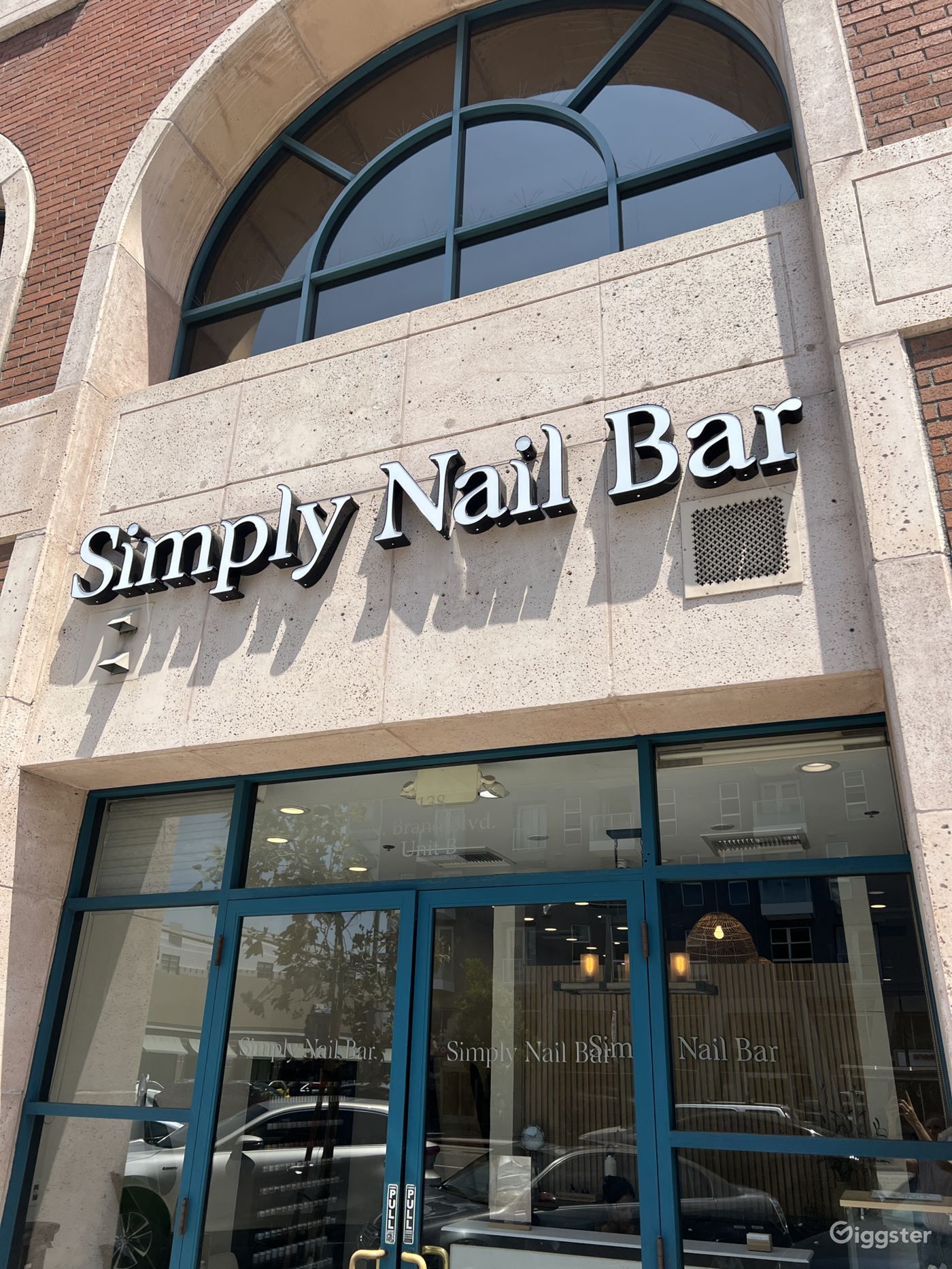 Spacious Minimalist LA Nail Salon Rent this location on Giggster