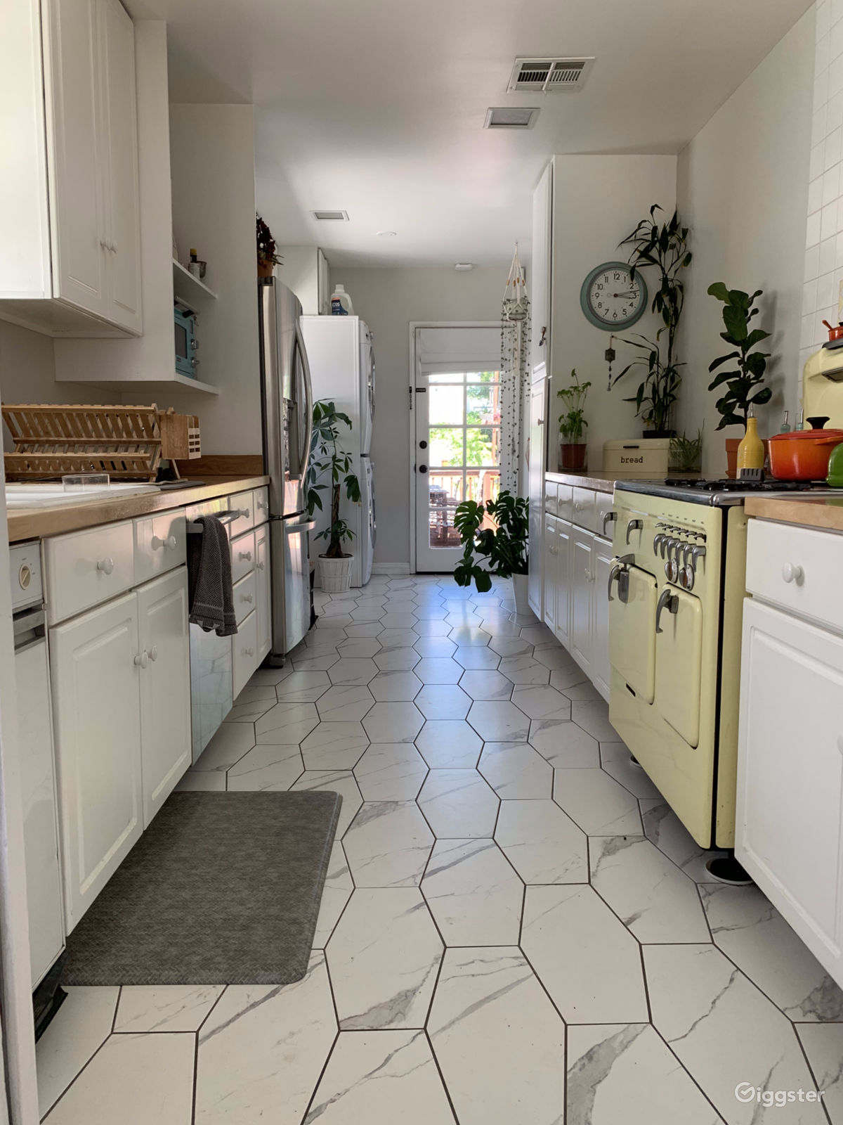 Bright & Well Maintained 1950's Suburban Home | Rent this ... 1950s Suburban Homes