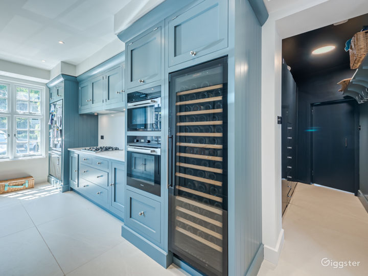 Period Family Home With Two kitchens and Garden Rent this location on