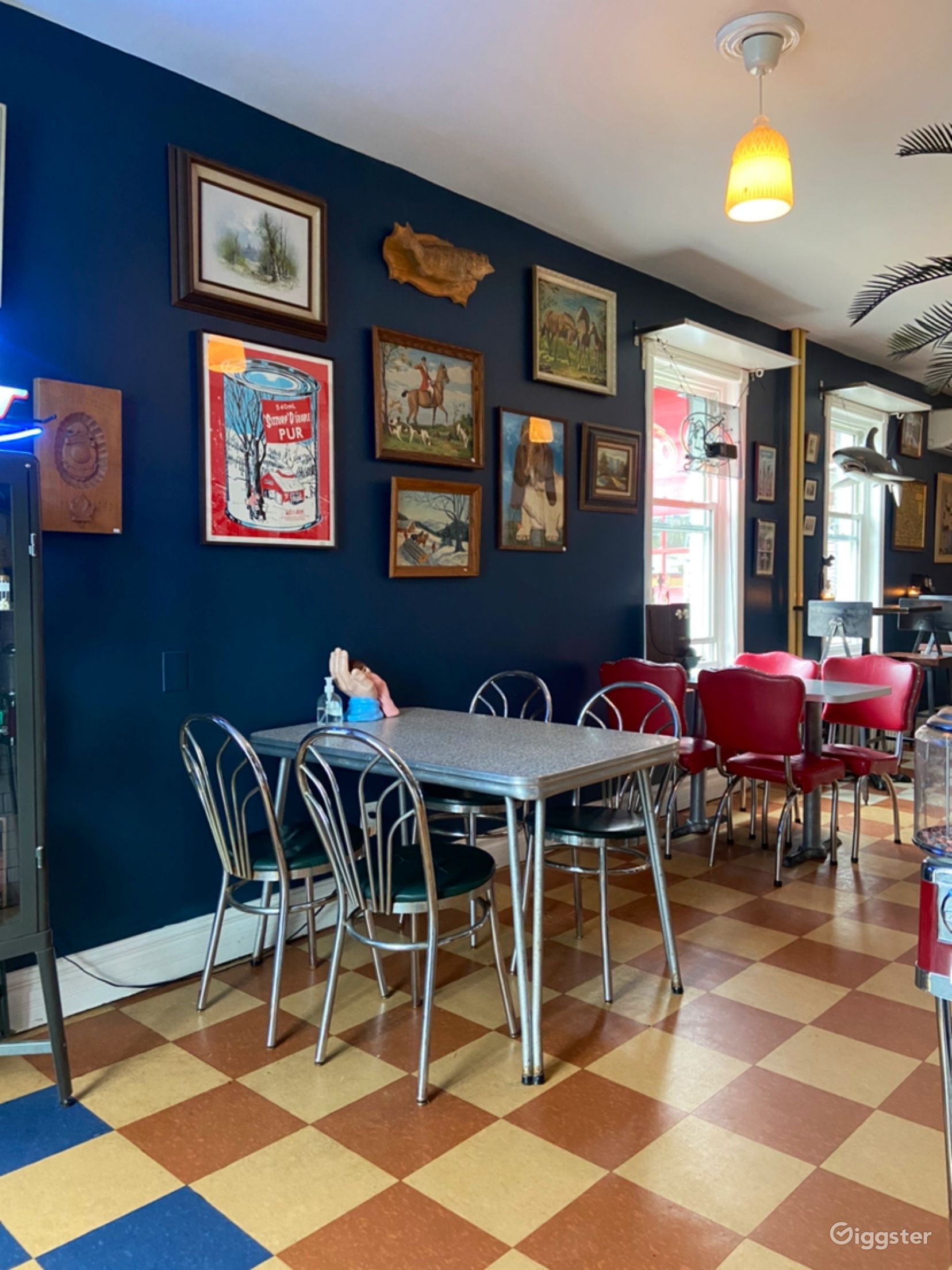 Vintage Consignment Bar & Shop Rent this location on Giggster