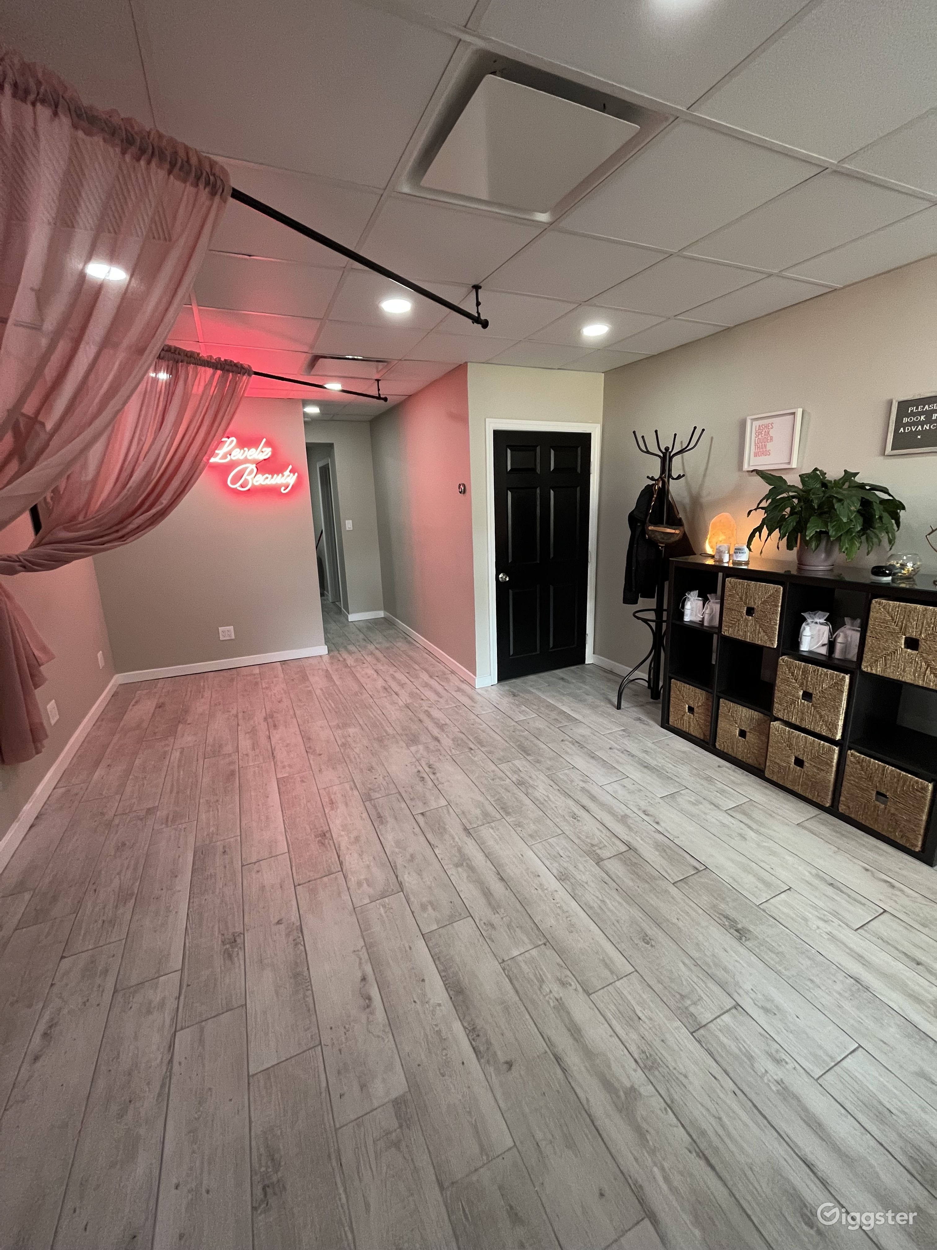 Beautiful, Clean, Luxurious Lash Studio Rent this location on Giggster