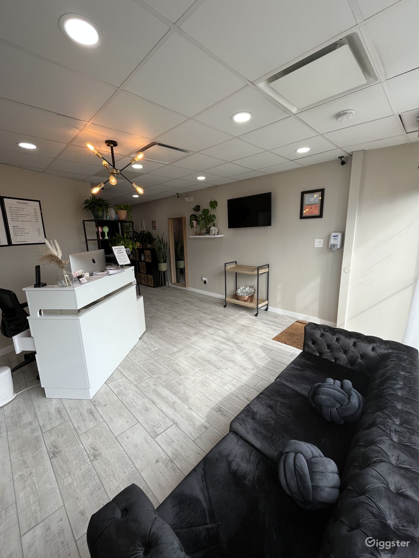 Beautiful, Clean, Luxurious Lash Studio Rent this location on Giggster