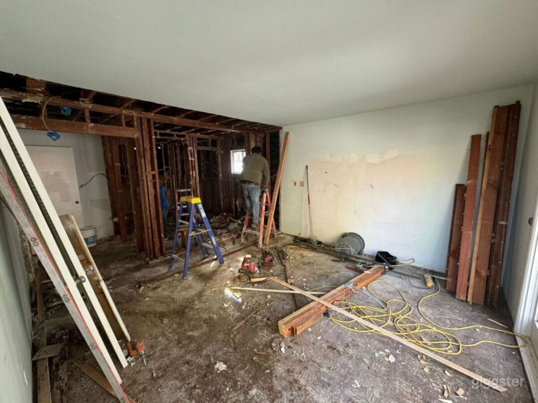 ON-GOING CONSTRUCTION Site House - Fixer Upper Photo 2