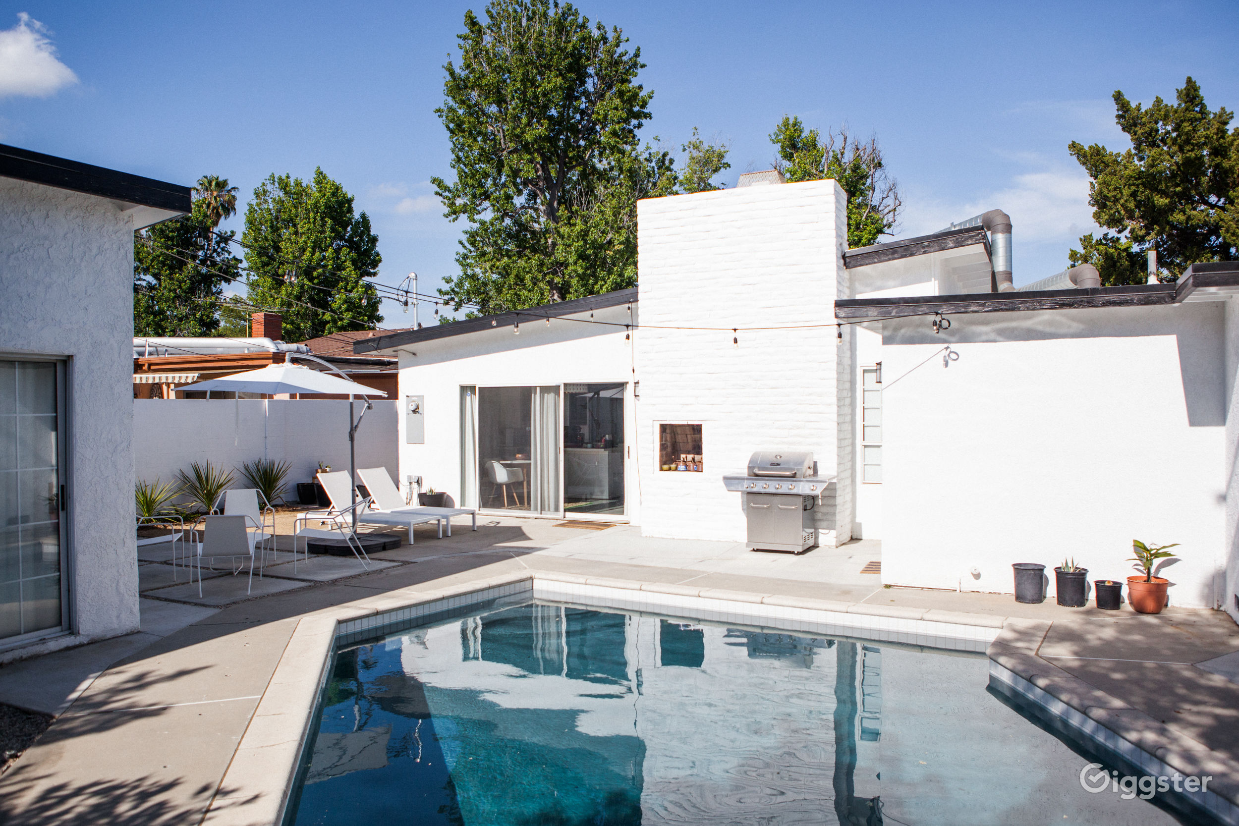 Midcentury Lake Balboa Home Rent this location on Giggster