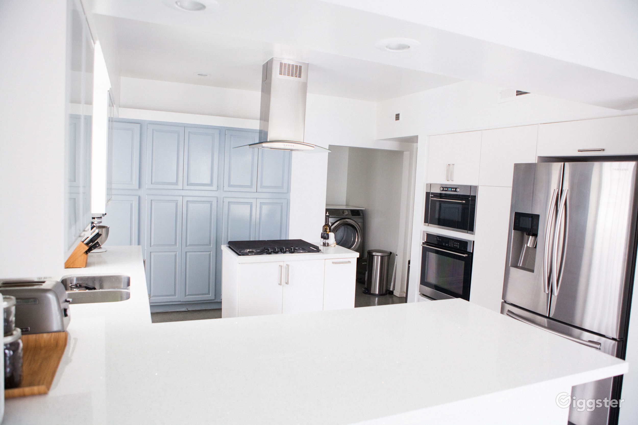 Midcentury Lake Balboa Home Rent this location on Giggster