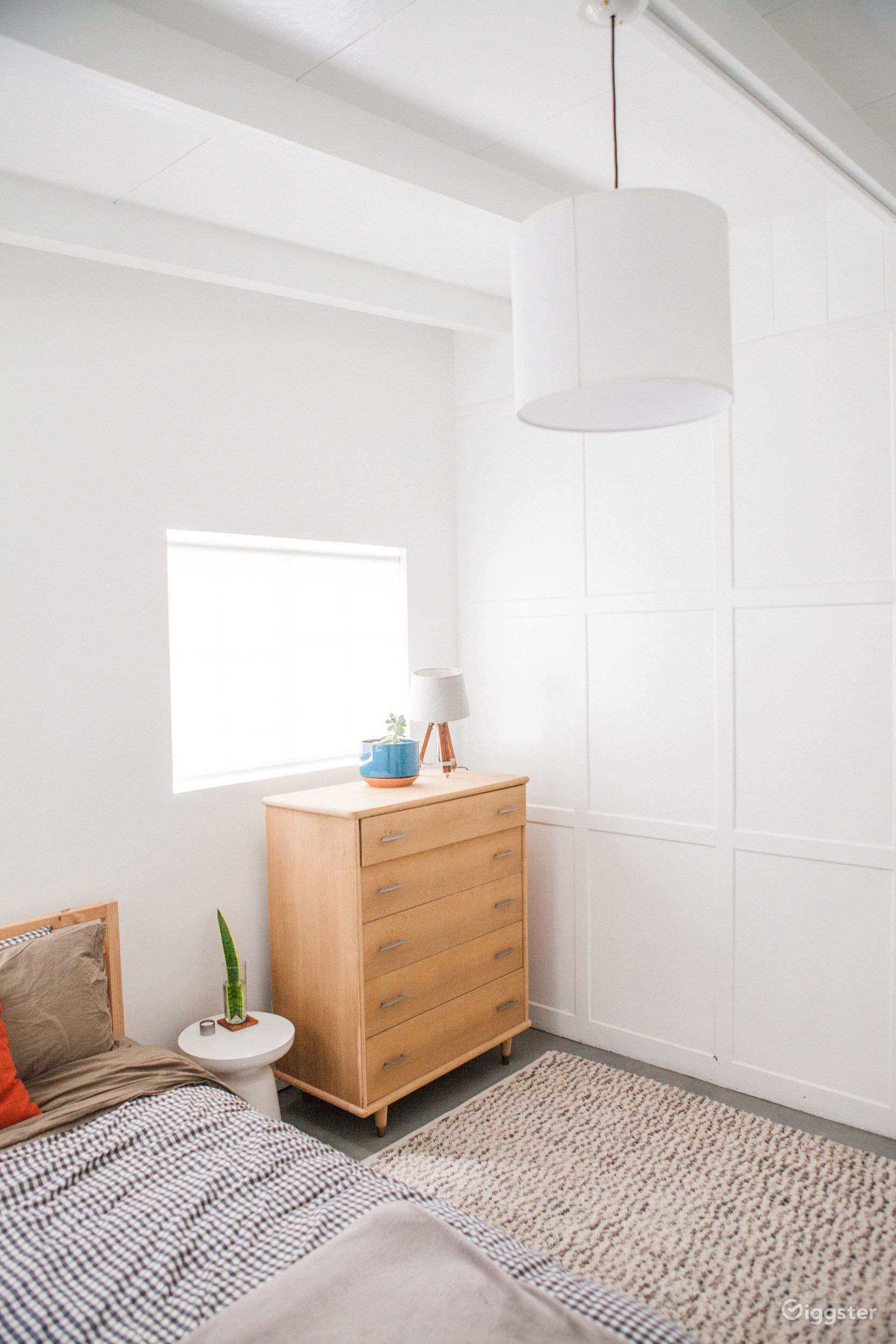 Midcentury Lake Balboa Home Rent this location on Giggster