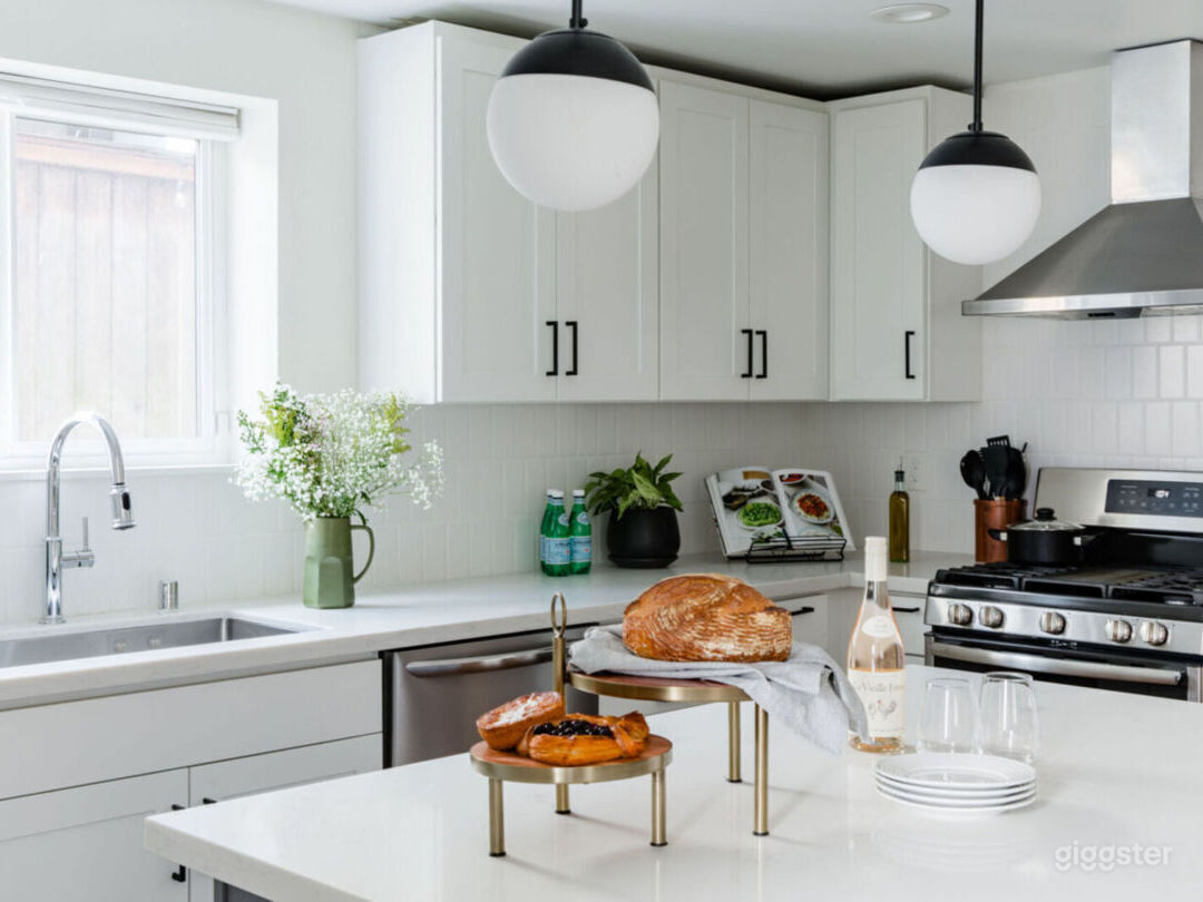 Bright Kitchen | Neutral Living | Moody Bedroom