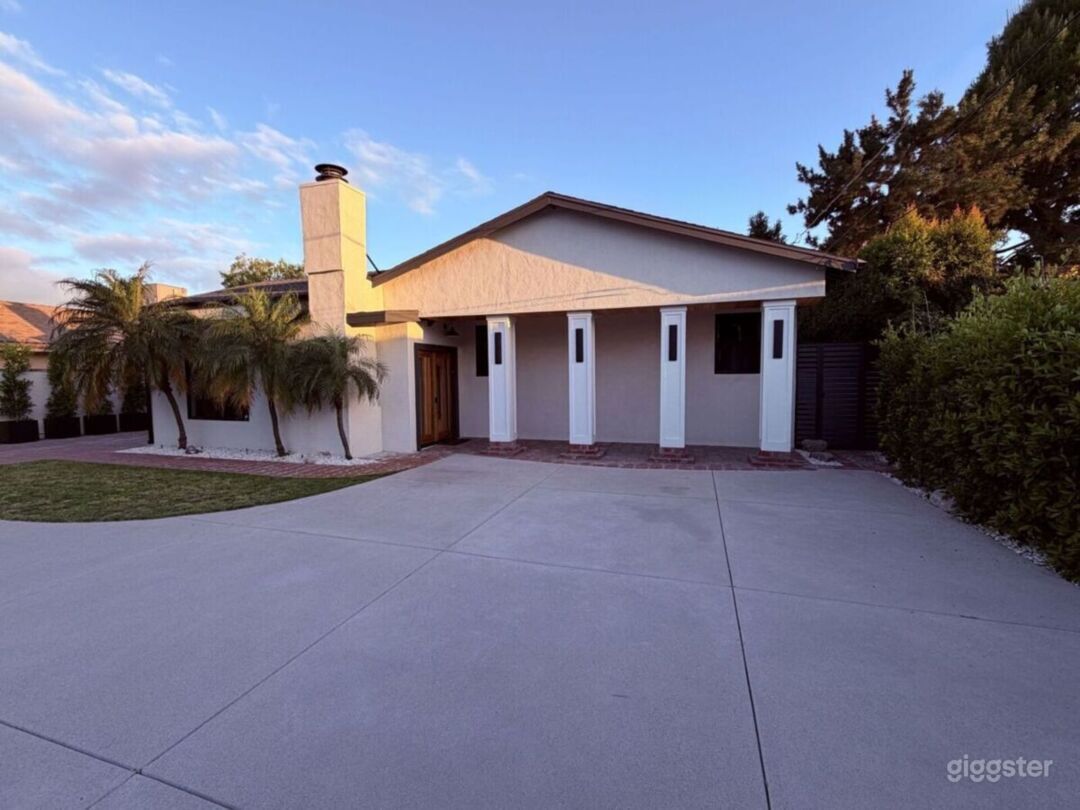 Modern Valley Glen Ranch with Large Private Drive | Rent this location ...