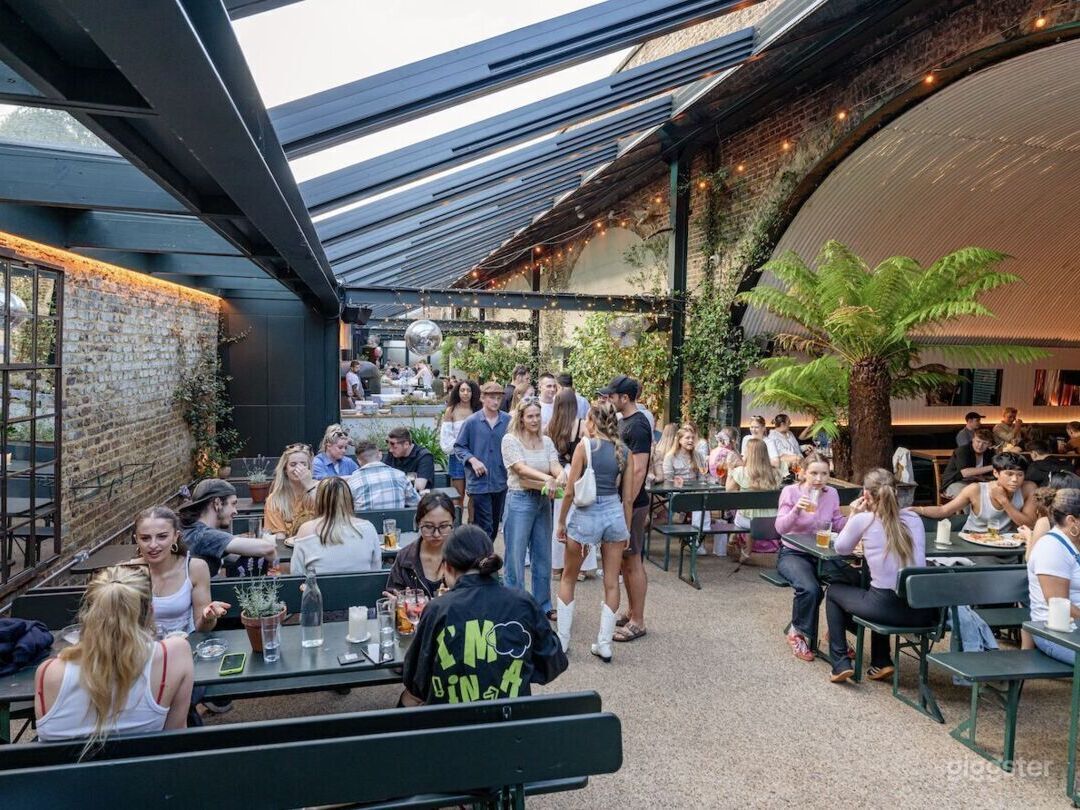Unique Restaurant and Hidden Garden in London  Photo 3