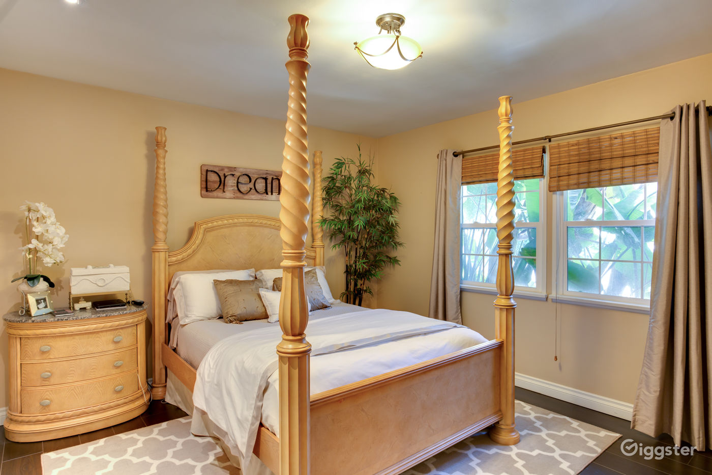 Beautiful Burbank Three Bedroom Rent this location on Giggster