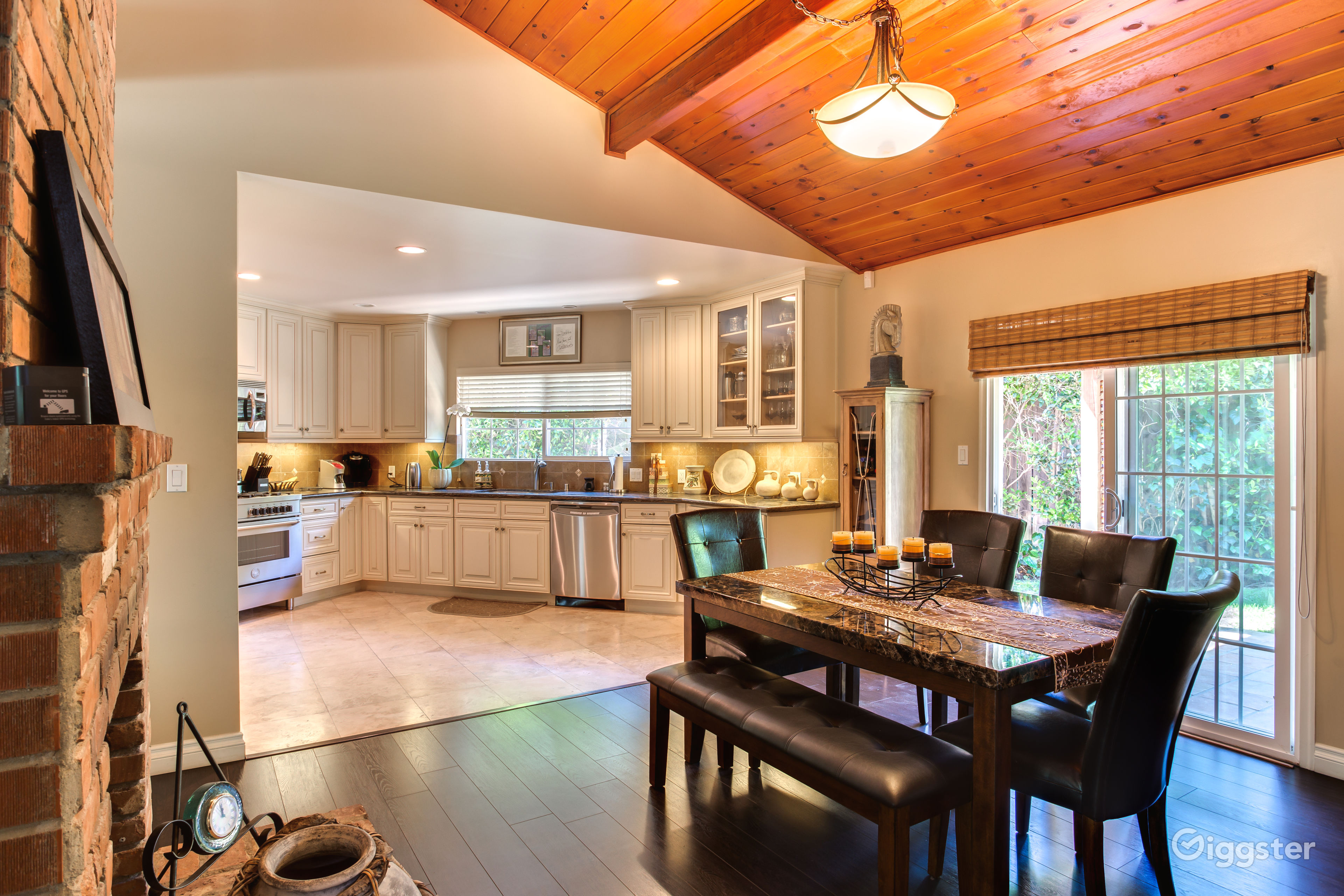 Beautiful Burbank Three Bedroom Rent this location on Giggster