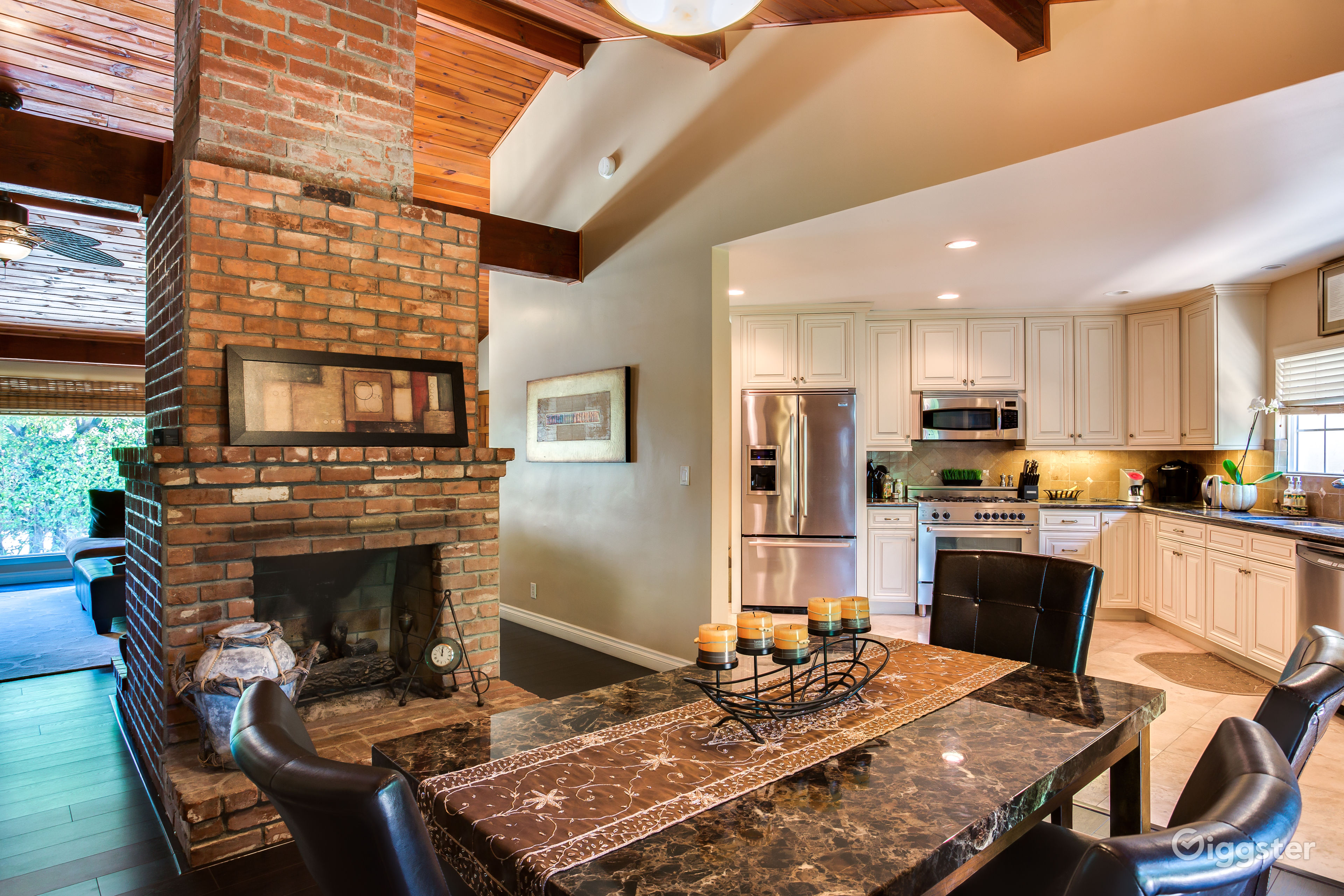 Beautiful Burbank Three Bedroom Rent this location on Giggster