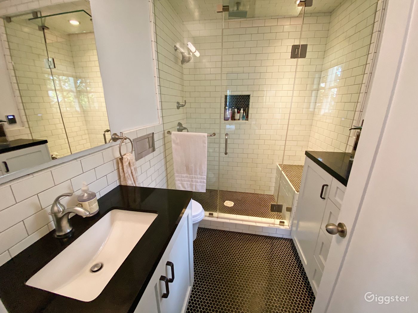 Modern home in Larchmont Village Rent this location on Giggster