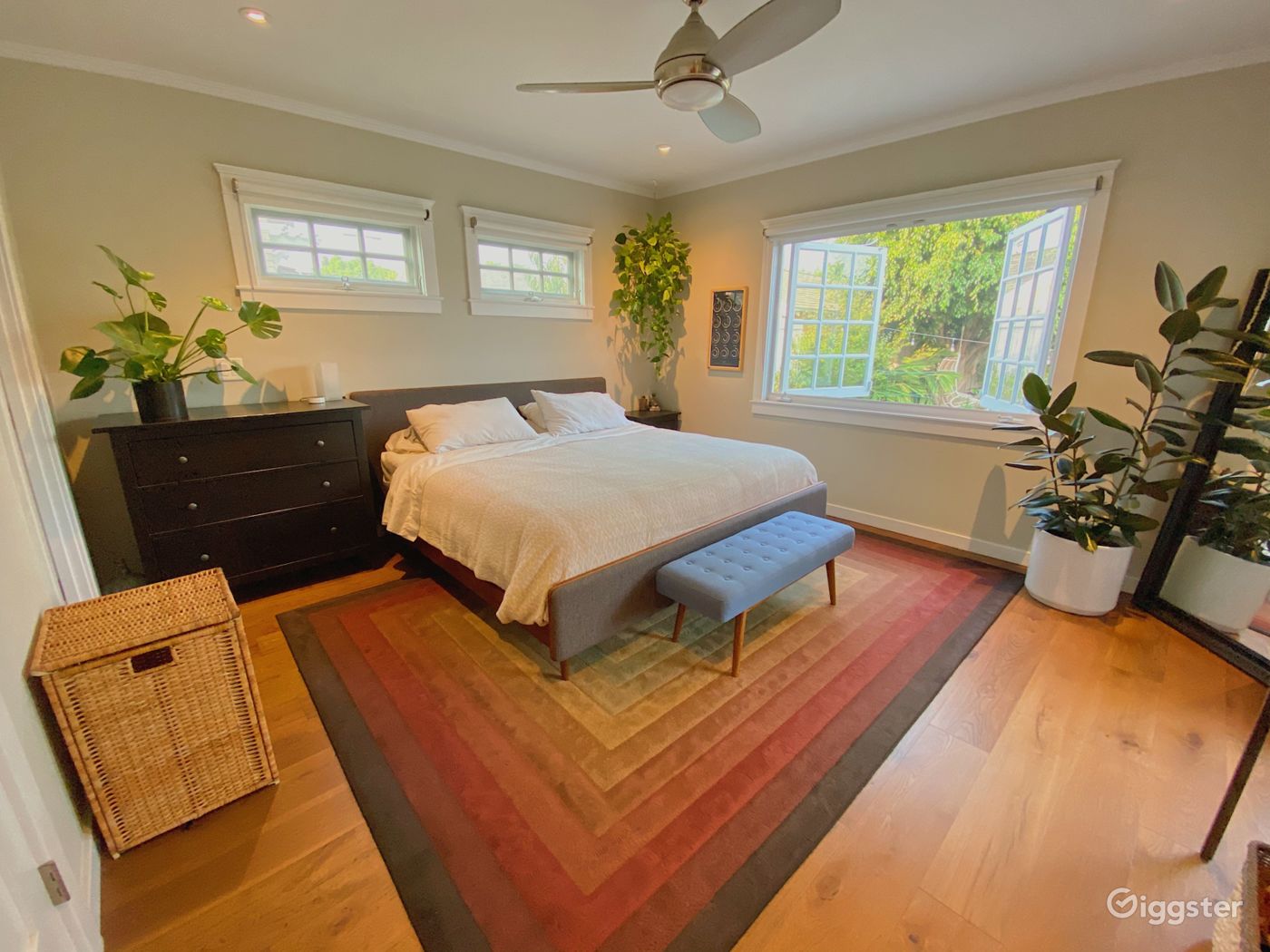 Modern home in Larchmont Village Rent this location on Giggster