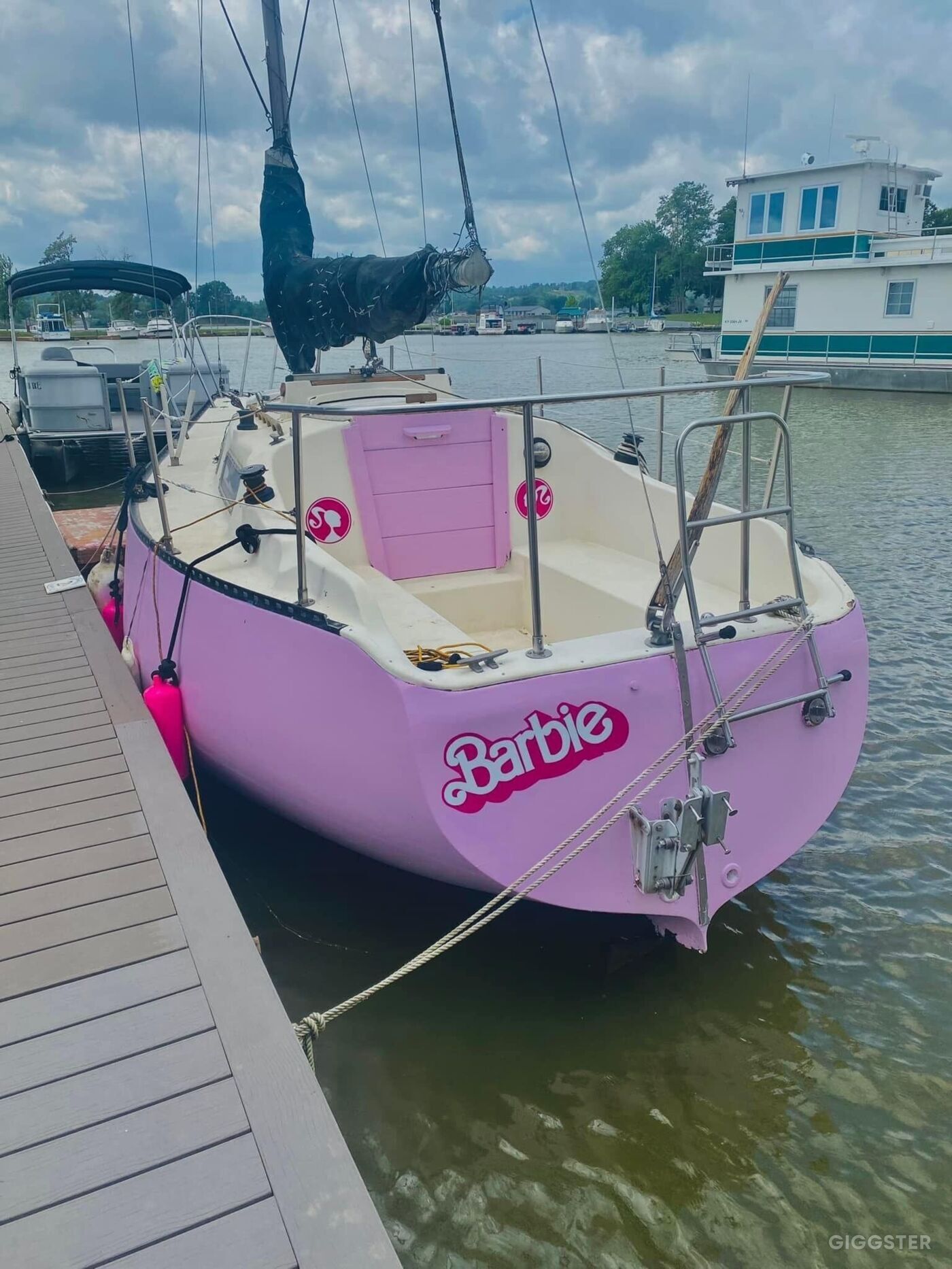A Barbie Houseboat for a short stay or Filming Rent this location on